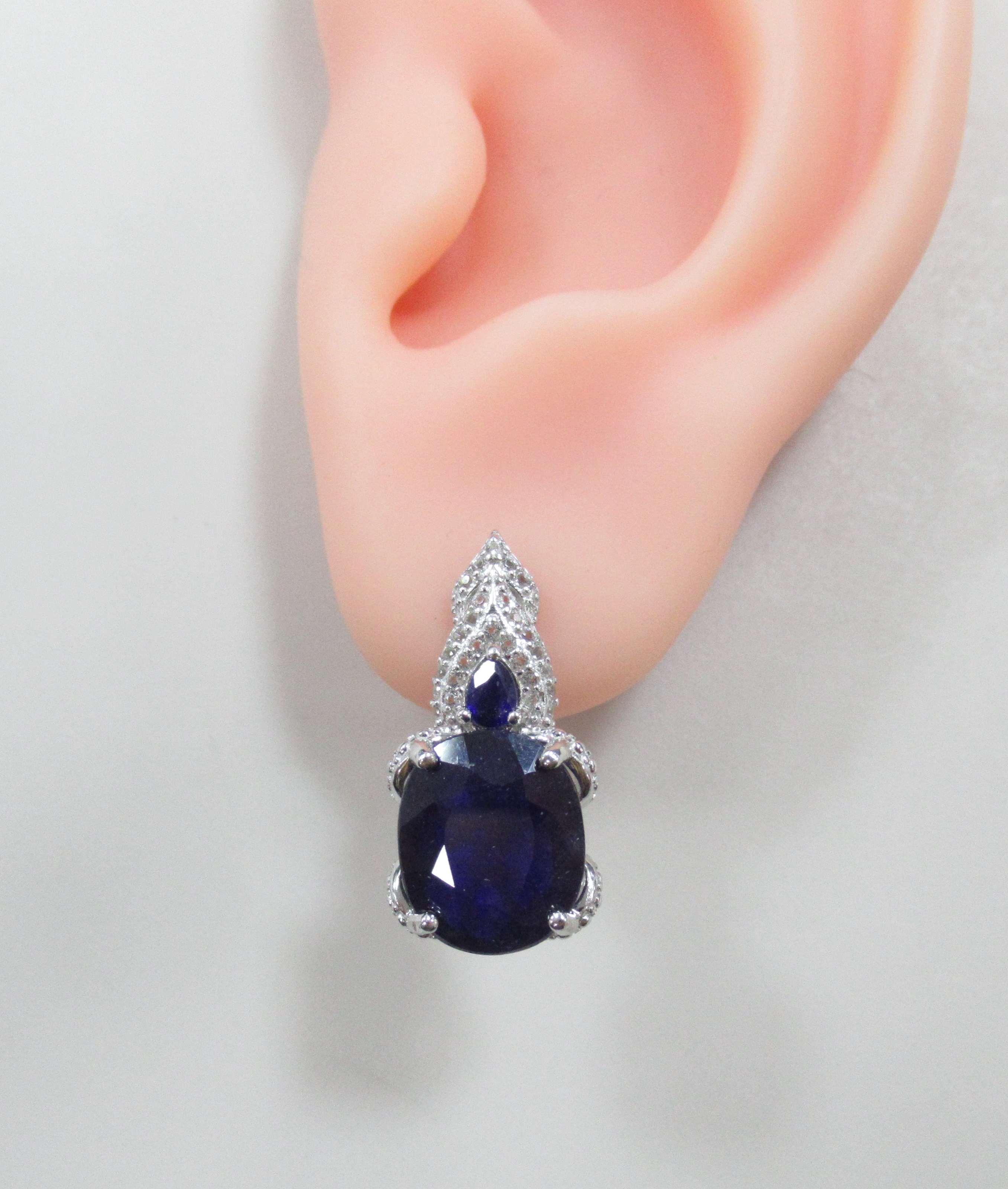 Серебряные серьги с сапфирами